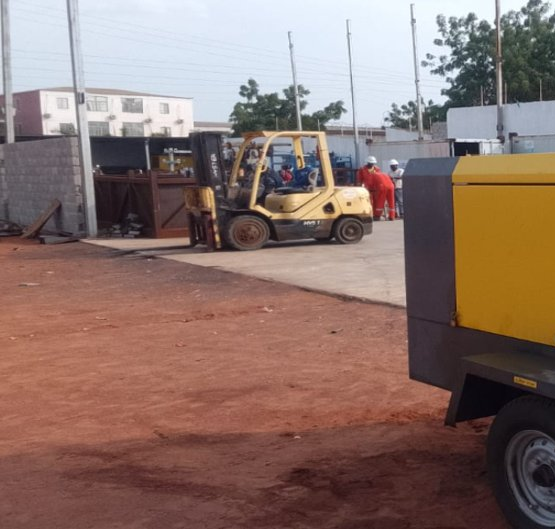 Atlas Copco XAHS400 PACE air compressor on site